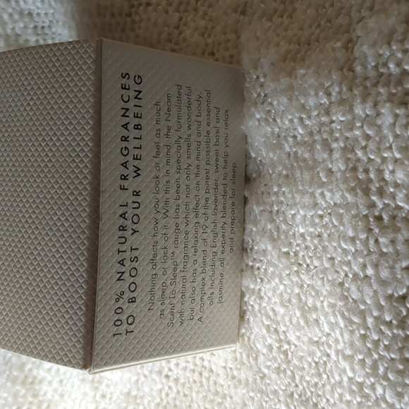 NEOM PERFECT NIGHT'S SLEEP SCENTED CANDLE (1 WICK), 75g/2.6oz - Picture 10 of 13